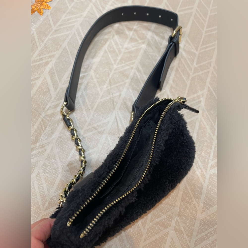 Black & Gold Fluffy Crossbody/Fanny pack bag - Picture 4 of 9
